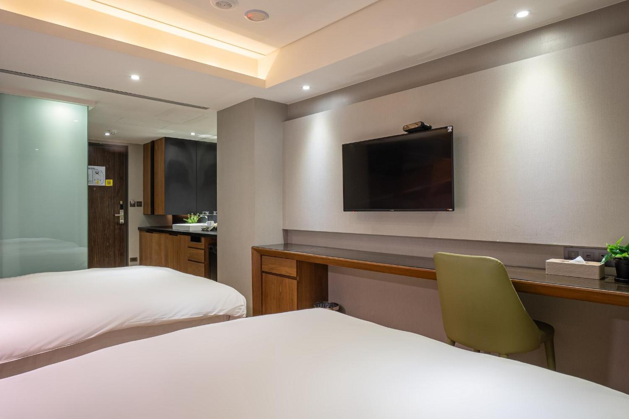 Check Inn Taichung Wenxin Zhongqing Esterno foto