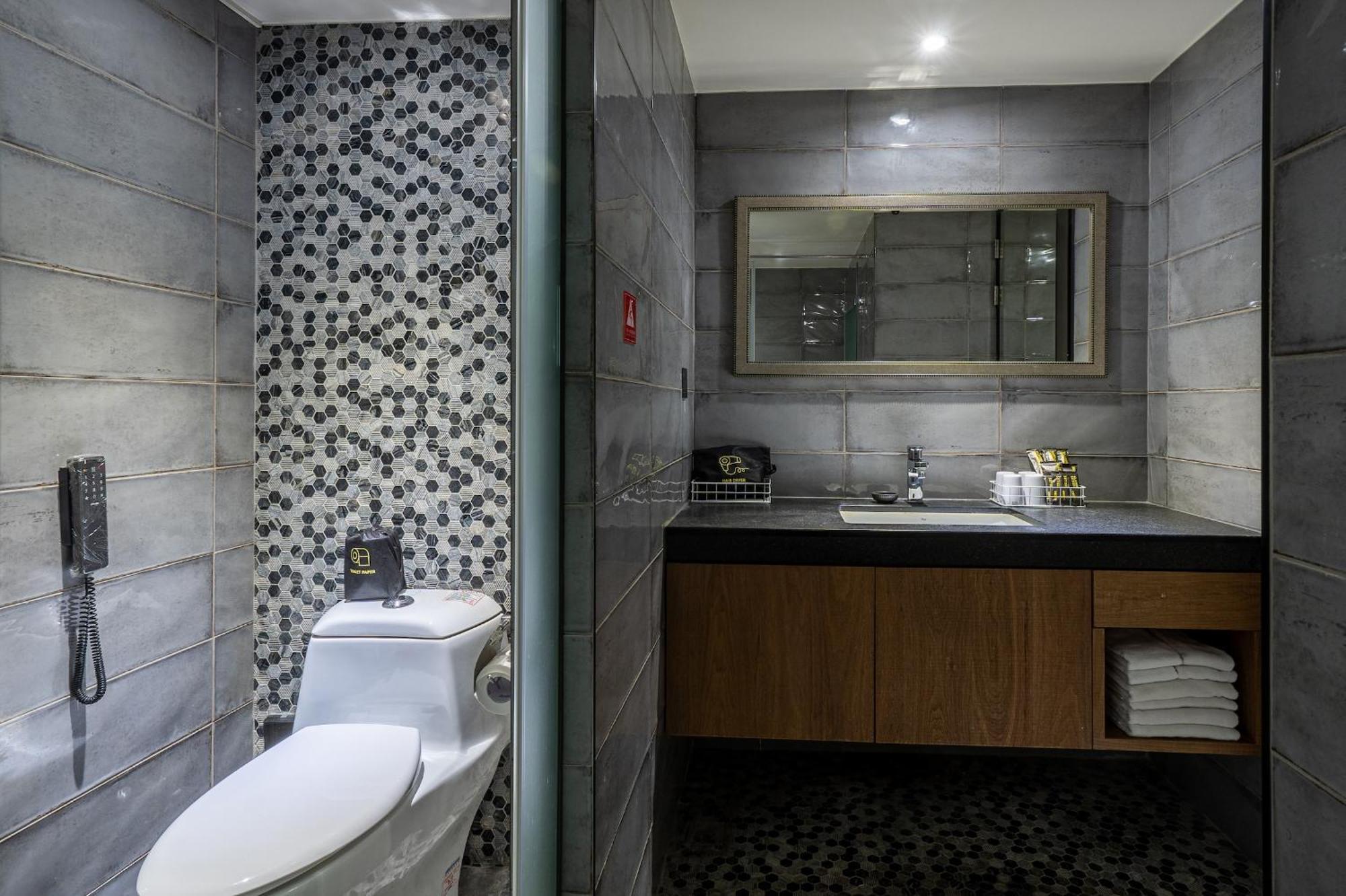 Check Inn Taichung Wenxin Zhongqing Esterno foto