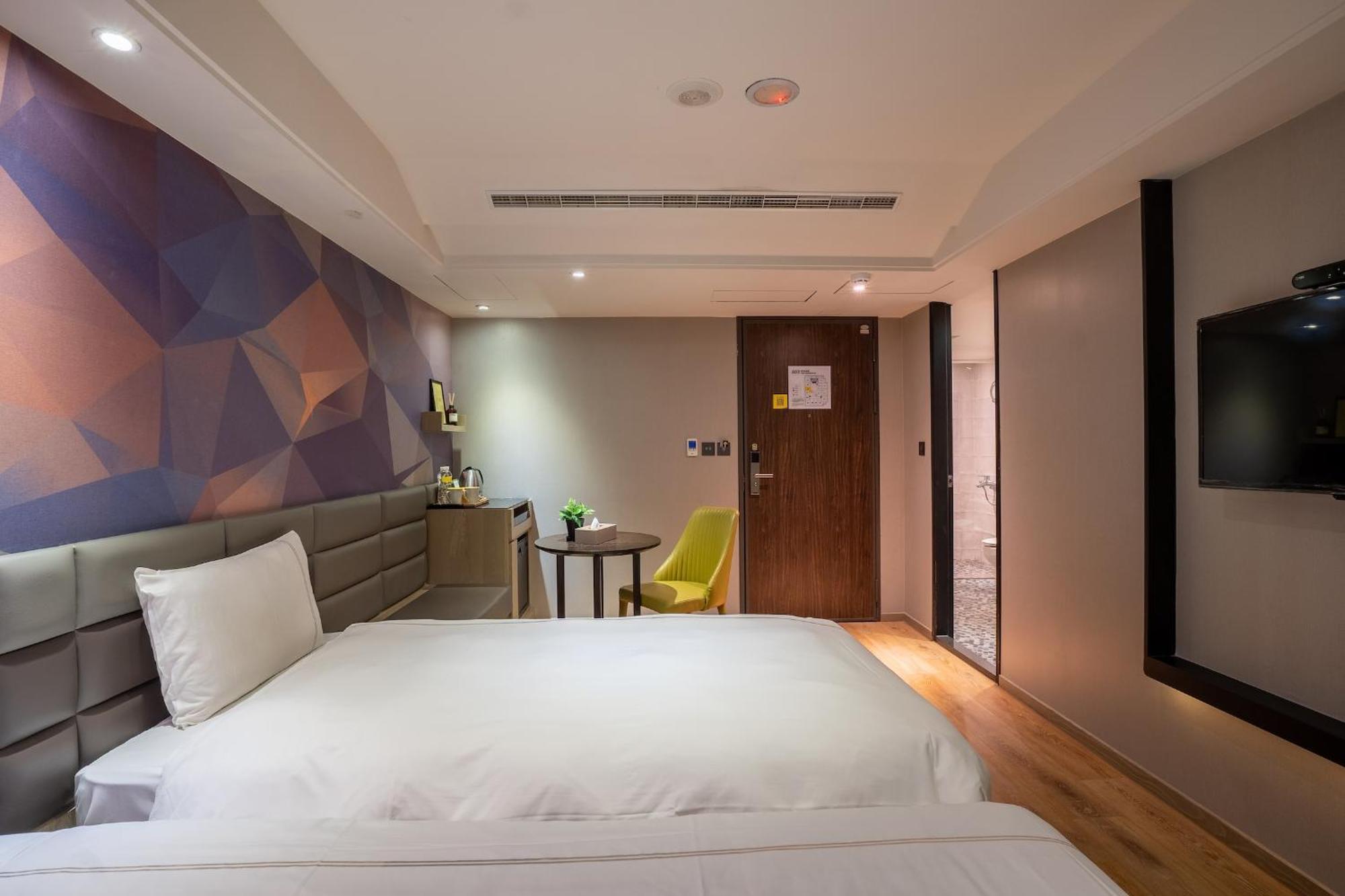 Check Inn Taichung Wenxin Zhongqing Esterno foto