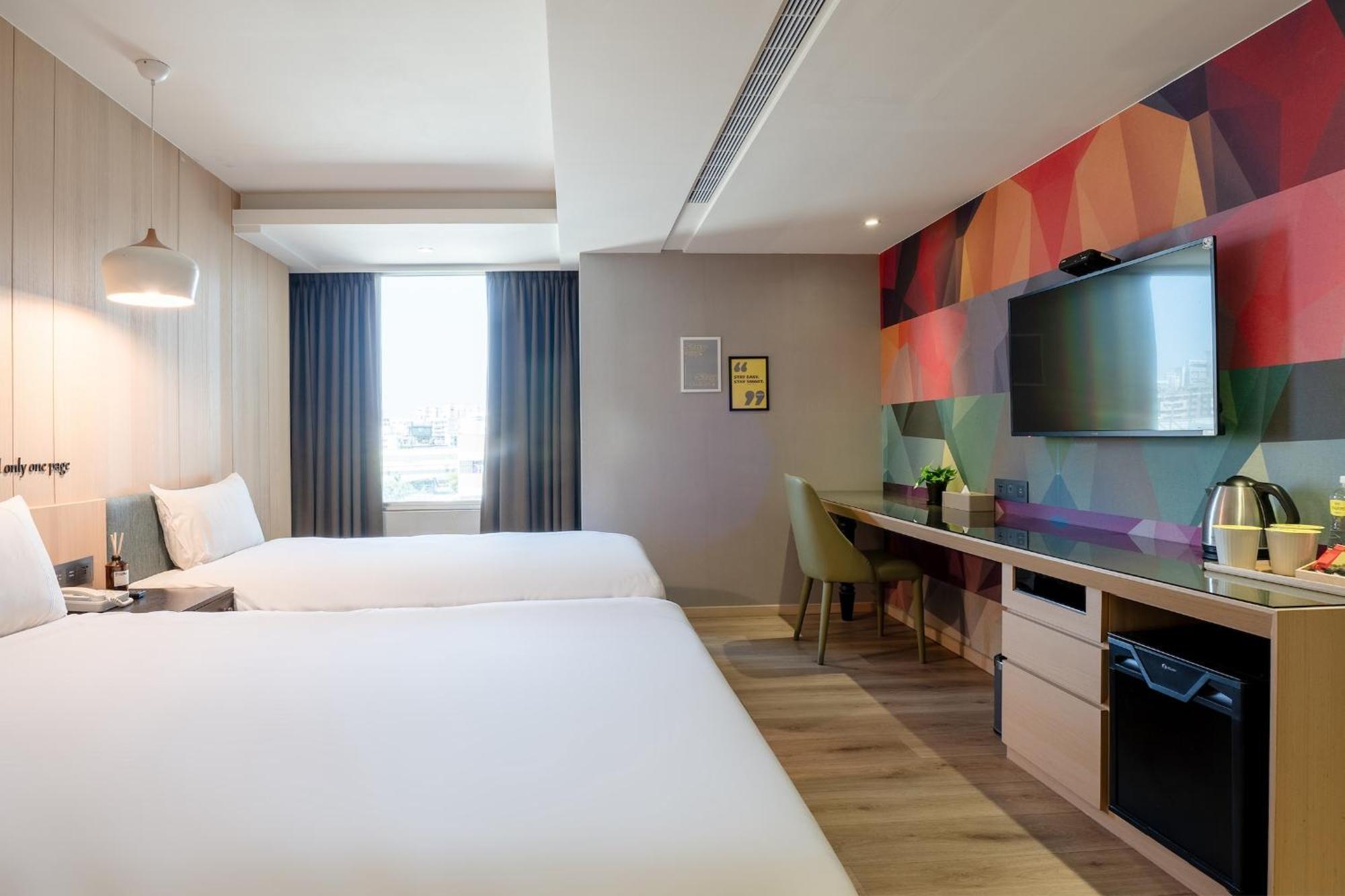 Check Inn Taichung Wenxin Zhongqing Esterno foto
