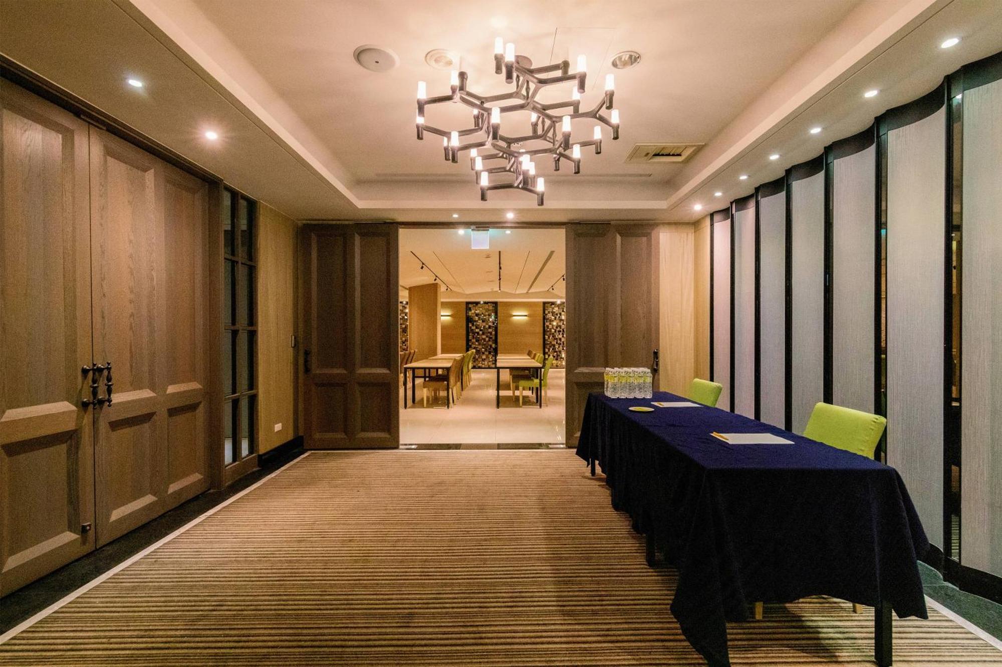 Check Inn Taichung Wenxin Zhongqing Esterno foto