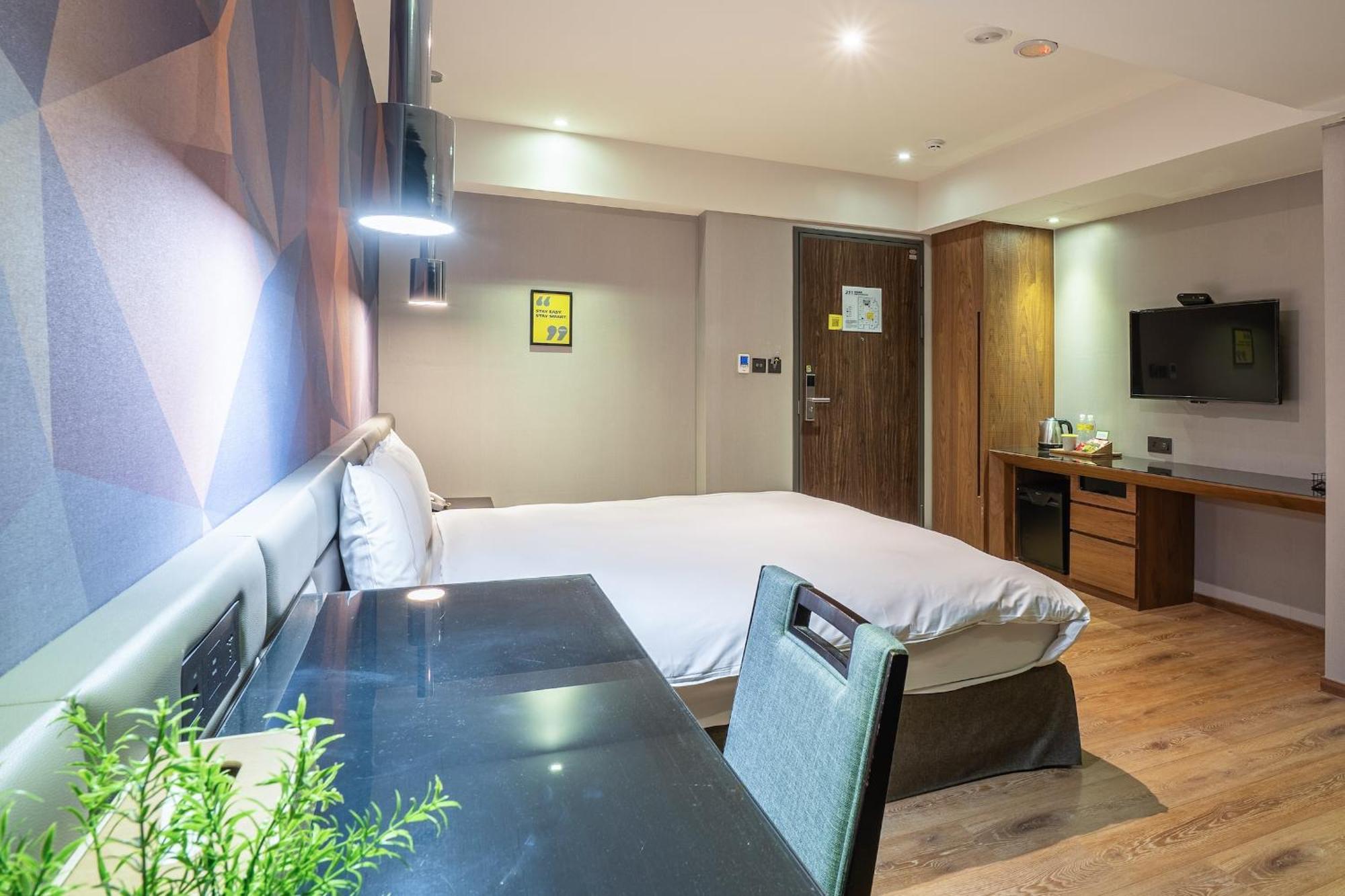 Check Inn Taichung Wenxin Zhongqing Esterno foto