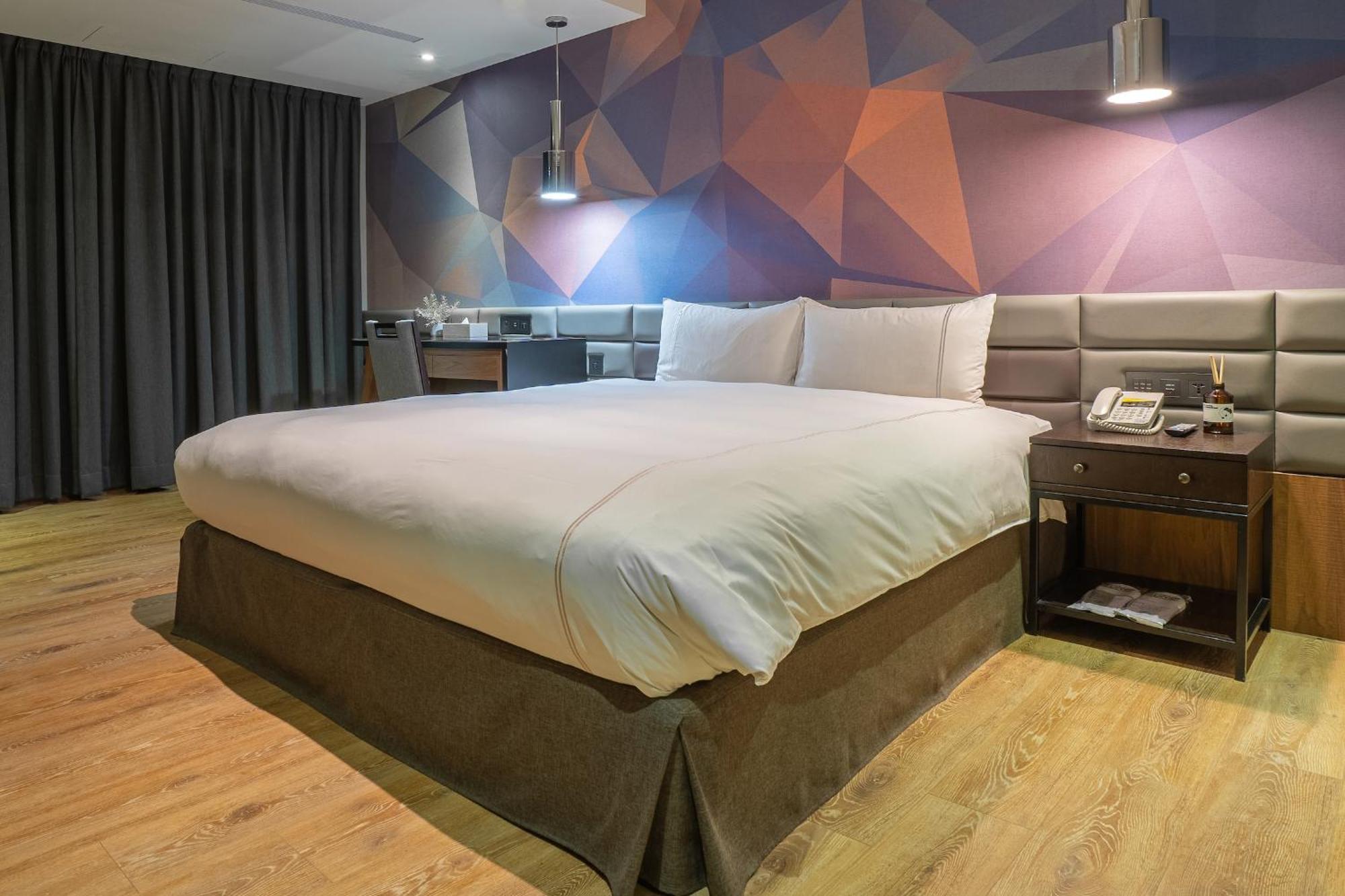 Check Inn Taichung Wenxin Zhongqing Esterno foto