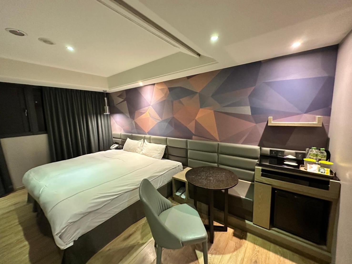 Check Inn Taichung Wenxin Zhongqing Esterno foto