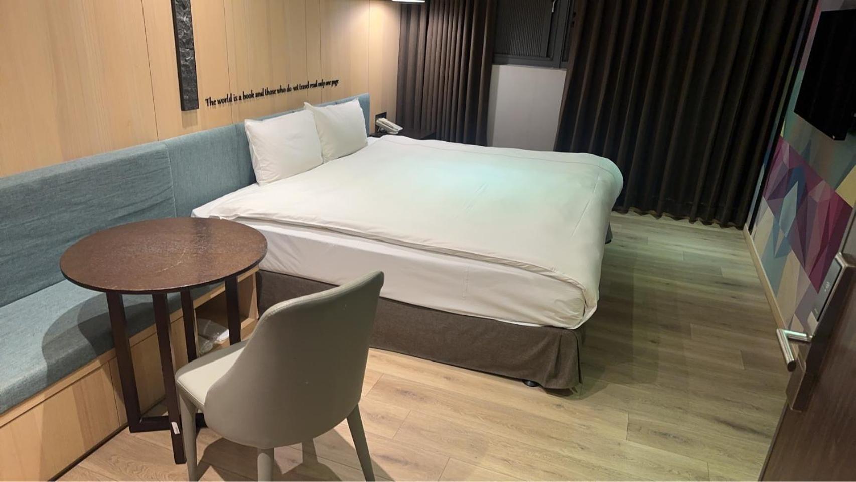 Check Inn Taichung Wenxin Zhongqing Esterno foto