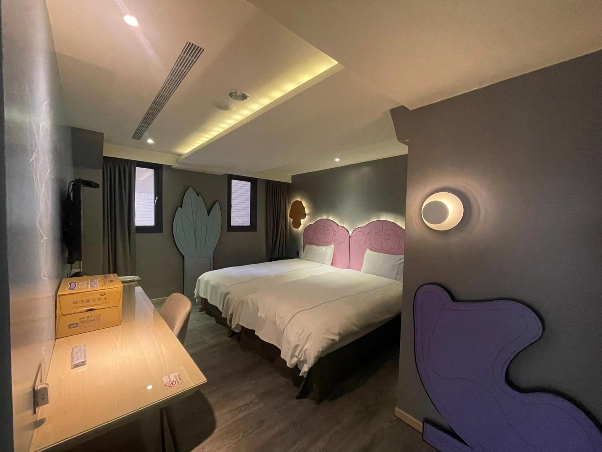Check Inn Taichung Wenxin Zhongqing Esterno foto